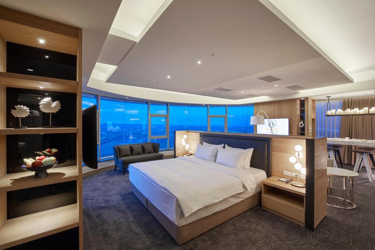 Grand Bay Resort Hotel Heng-ch'un Buitenkant foto A suite at the hotel