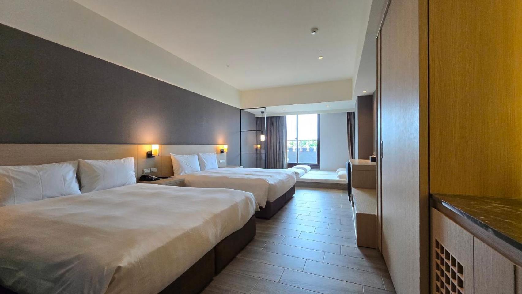 Grand Bay Resort Hotel Heng-ch'un Buitenkant foto Deluxe Family Room