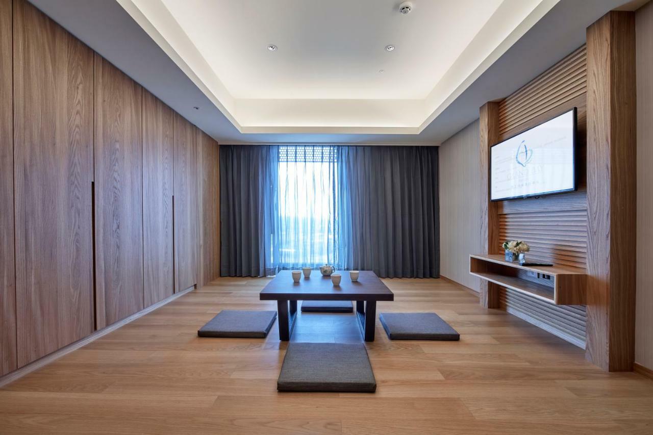 Grand Bay Resort Hotel Heng-ch'un Kamer foto A traditional Japanese room